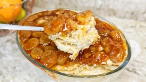 Sobremesa de Banana Caramelizada com Creme Gelado e Biscoito
