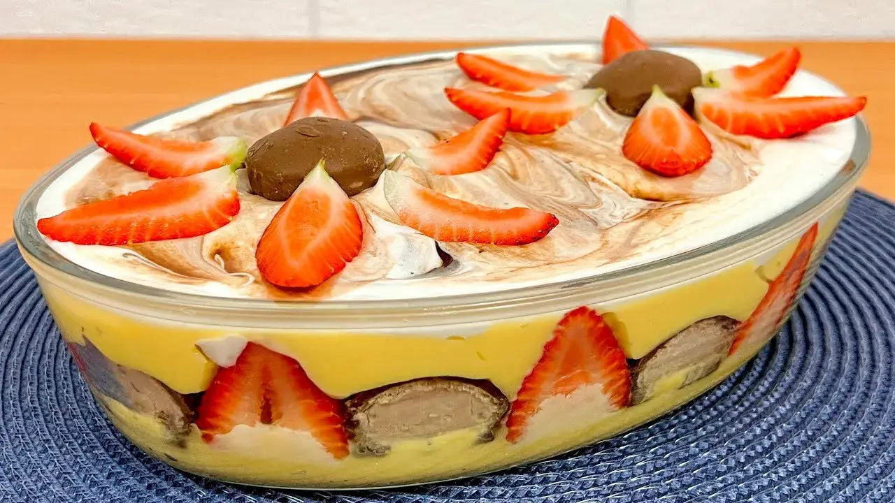 Sobremesa de Páscoa com Creme, Morango e Bombom com Ganache Fácil