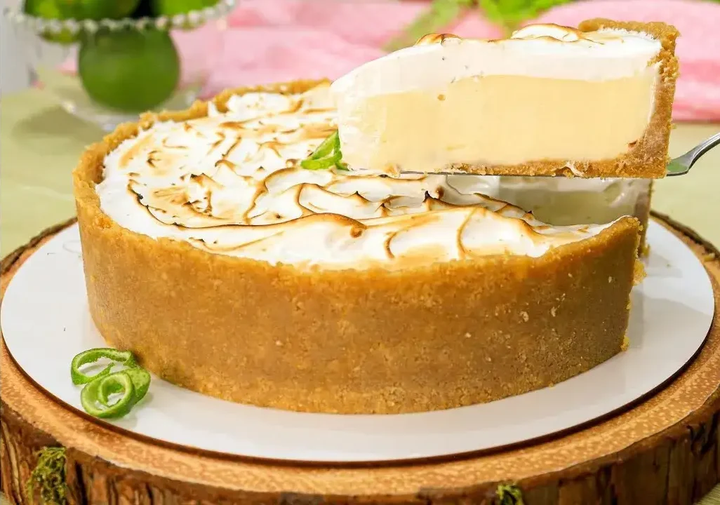 Torta de Limão com Merengue Maçaricado Sem Forno Fácil