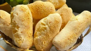 Biscoitão de Polvilho com Queijo para Fazer em Casa e Servir Quentinho