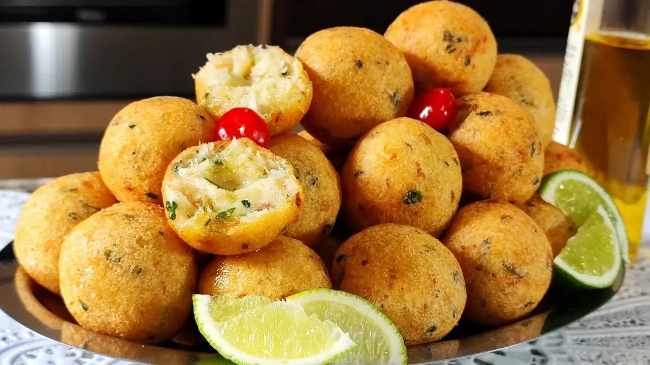 Bolinho de Bacalhau Crocante com Batata Fácil de Fazer