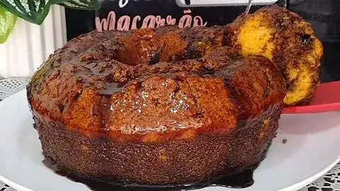 Bolo de Cenoura com Chocolate Fofinho com Cobertura Cremosa Fácil
