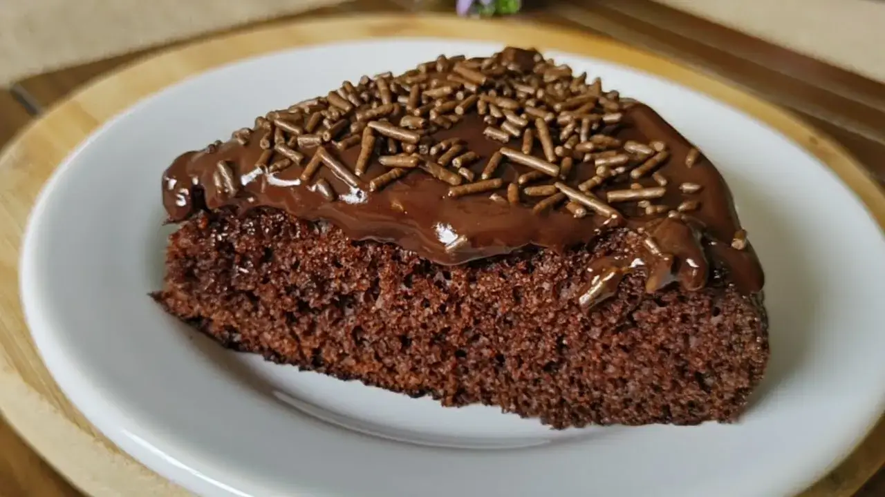 Bolo de Chocolate na Frigideira fofinho pronto em 15 minutos