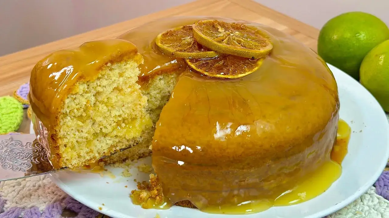 Bolo de Laranja Molhadinho com Geleia Brilhante que Deixa o Café da Tarde Especial