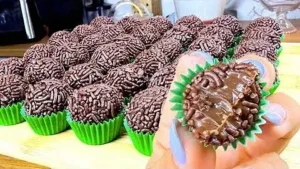 Brigadeiro com Leite Condensado Caseiro Cremoso para Enrolar