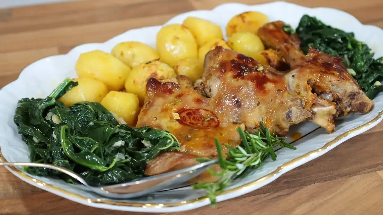 Cabrito à Padeiro Assado com Batatas e Grelos para Almoço Especial