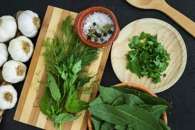 Como usar ervas aromáticas para transformar suas receitas do dia a dia