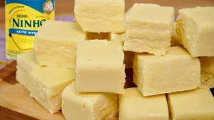 O docinho de leite em pó é uma receita prática para servir como sobremesa, para...