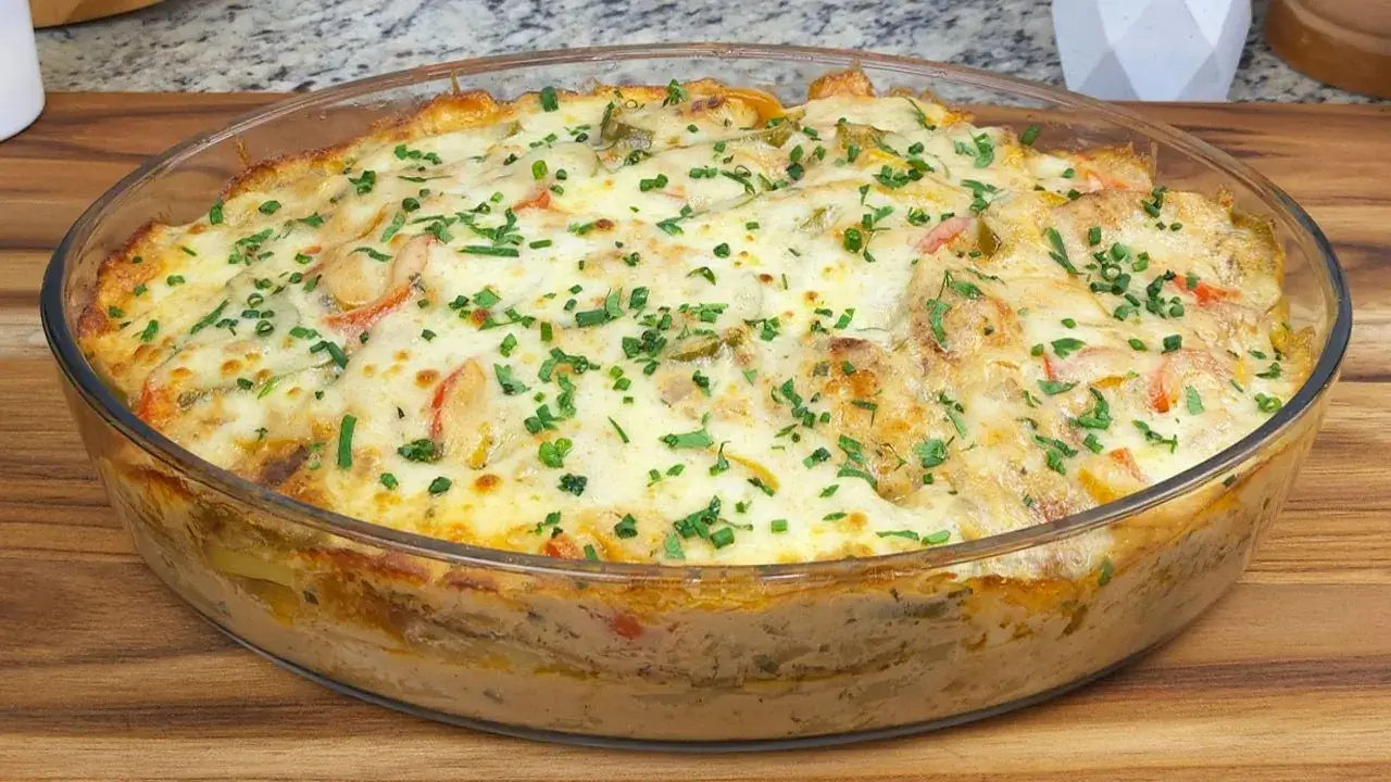 Filé de Peixe Gratinado com Batatas cremoso e fácil para almoço especial