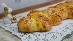 Folar Entrançado com Doce de Ovos e Amêndoa para a Páscoa