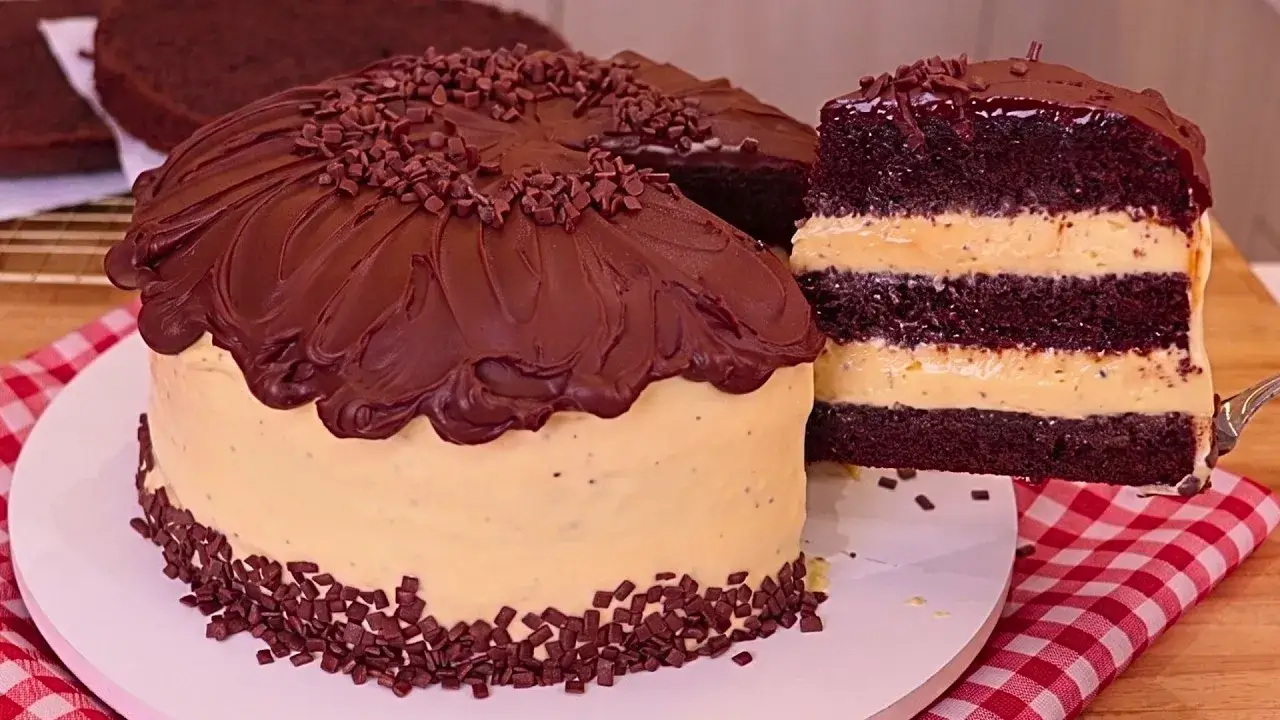 Massa para Bolo de Aniversário de Chocolate Fofinha e Perfeita para Rechear