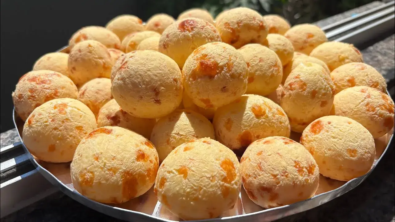 Pão de Queijo Pipoquinha de Polvilho: Receita Fácil e Crocante para o Café