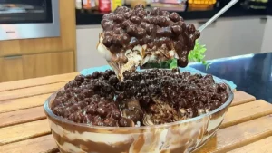Pavê Crocante com Cobertura de Chocolate que Fica Cremoso e Delicioso