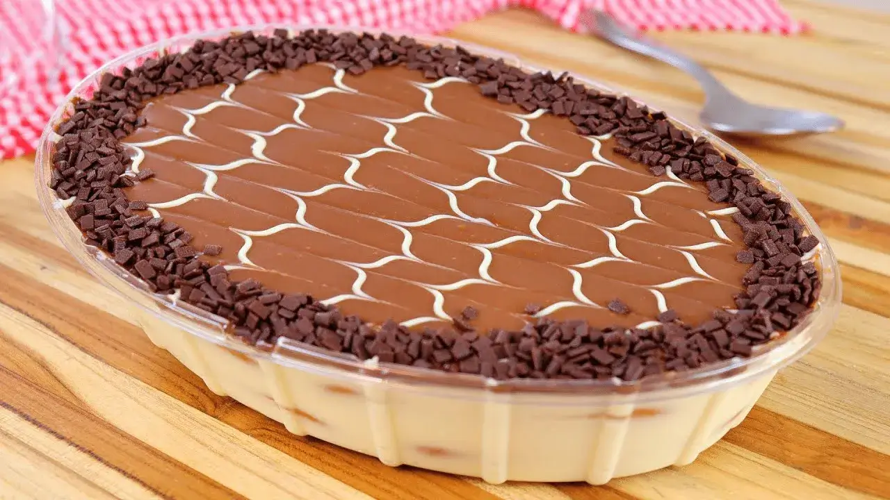 Pavê com Creme Branco e Ganache de Chocolate Cremoso para Servir em Família