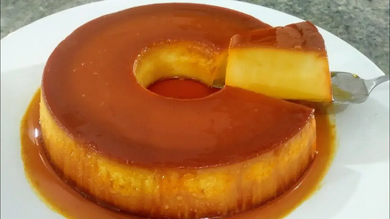 Pudim Sem Furinhos Feito à Mão com Calda Caseira