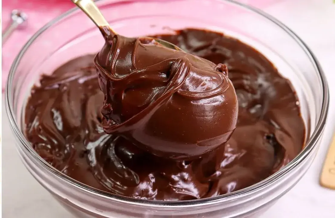Recheio de Chocolate Trufado Cremoso para Bolos Decorados e Doces