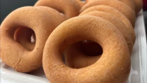Rosquinha de Polvilho Frita com Queijo: Sequinha e perfeita para o café
