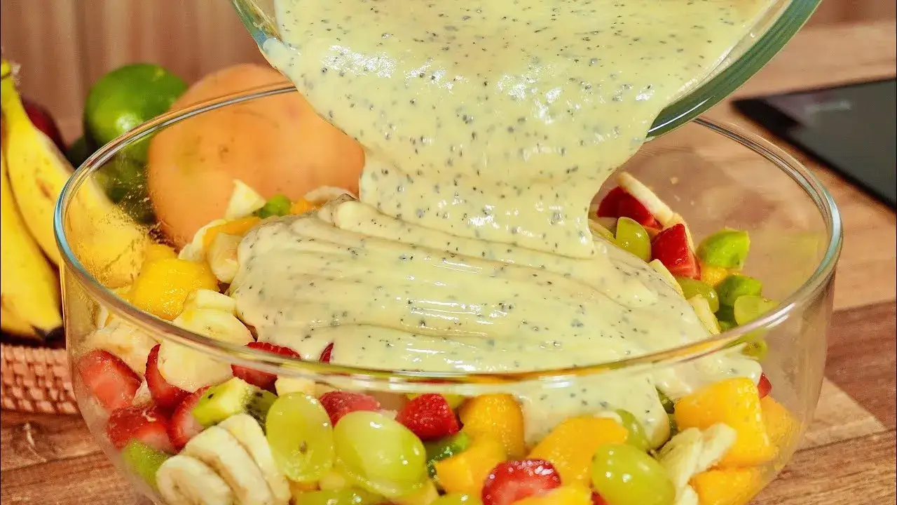 Salada de Frutas com Mousse de Maracujá para uma Sobremesa Tropical e Cremosa
