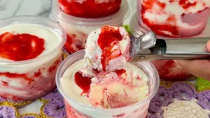 Sorvete Caseiro de Ninho com Morango Cremoso para Fazer em Casa e Encantar a Família