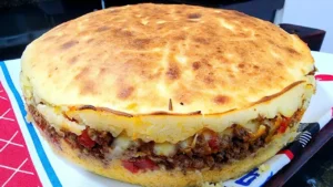 Torta de Carne com Massa de Batata e Queijo para um Lanche Caprichado