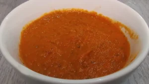 O molho de tomate caseiro é uma receita prática que serve para acompanhar massas, carnes...