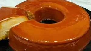 O pudim de iogurte é uma receita prática para servir como sobremesa depois do almoço,...