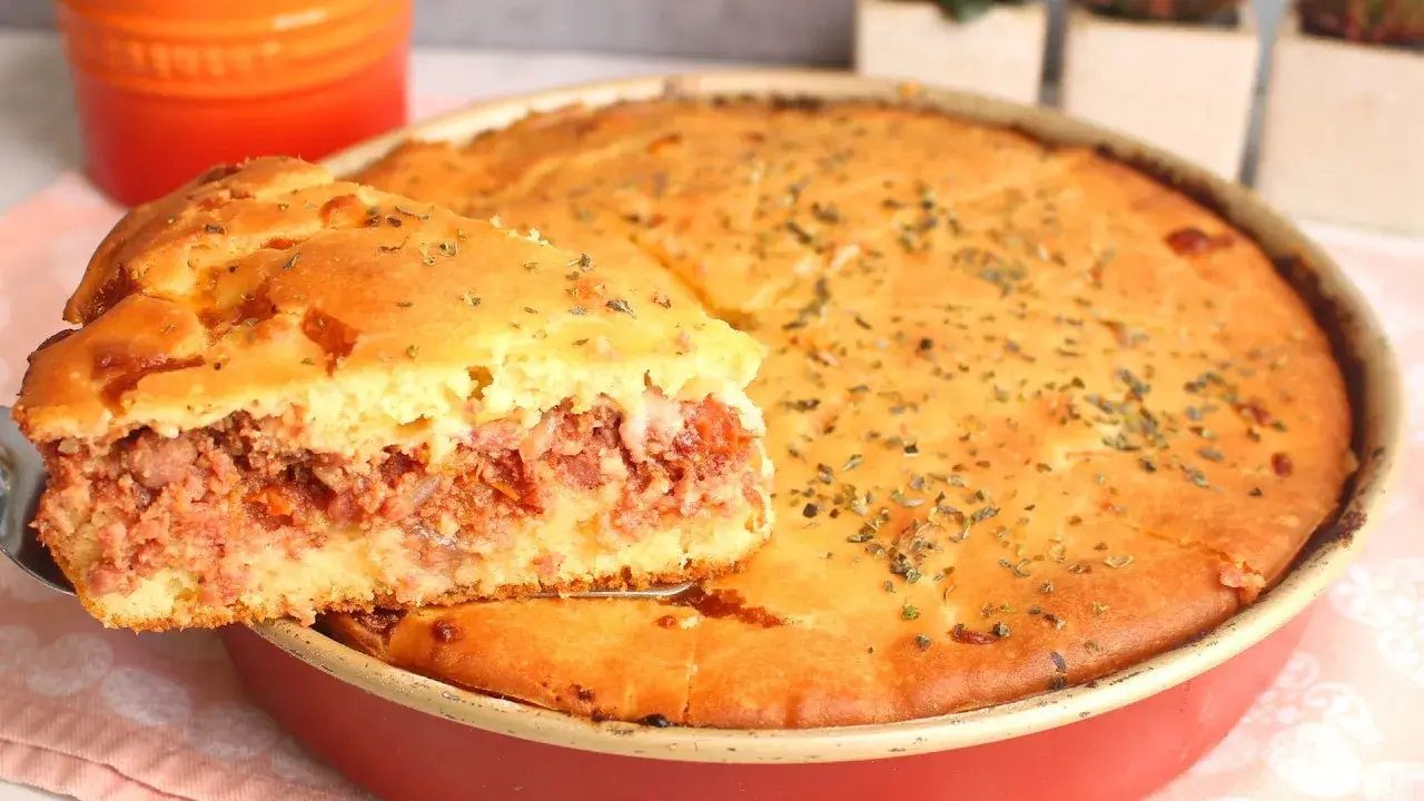 Torta de Calabresa com Queijo com recheio fácil de fazer