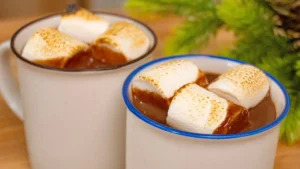 O chocolate quente cremoso é uma bebida perfeita para aquecer o corpo nos dias mais...