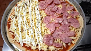 Hoje trouxe a minha receita de pizza caseira com massa leve e borda crocante. O...