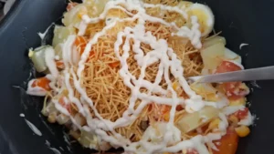 Salada de Maionese Caseira com Batata Palha: O Acompanhamento Perfeito