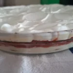 Sobremesa de Morango com Chocolate Branco e Geleia de Morango Caseira
