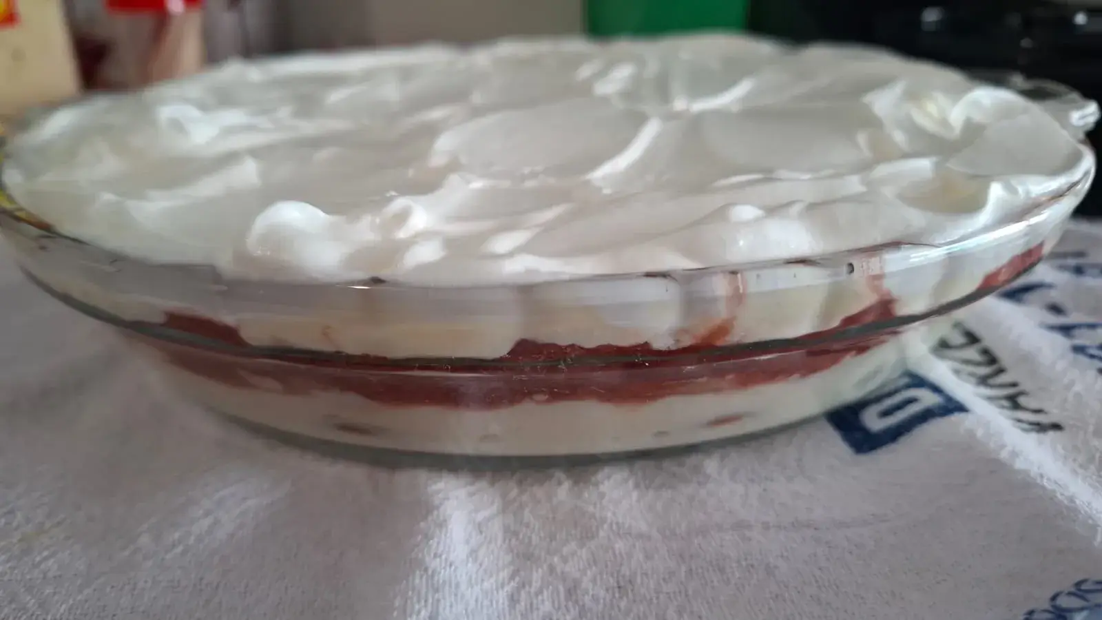 Sobremesa de Morango com Chocolate Branco e Geleia de Morango Caseira