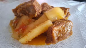 Hoje compartilho a receita da costela com mandioca, essa receita combina muito para o almoço...