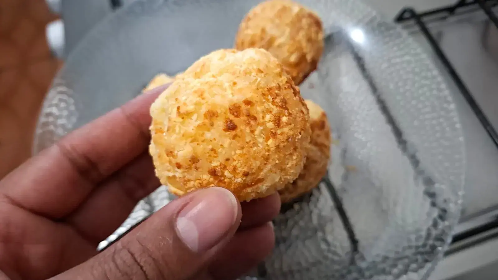 Pão de Queijo Caseiro com Queijo Minas Fácil